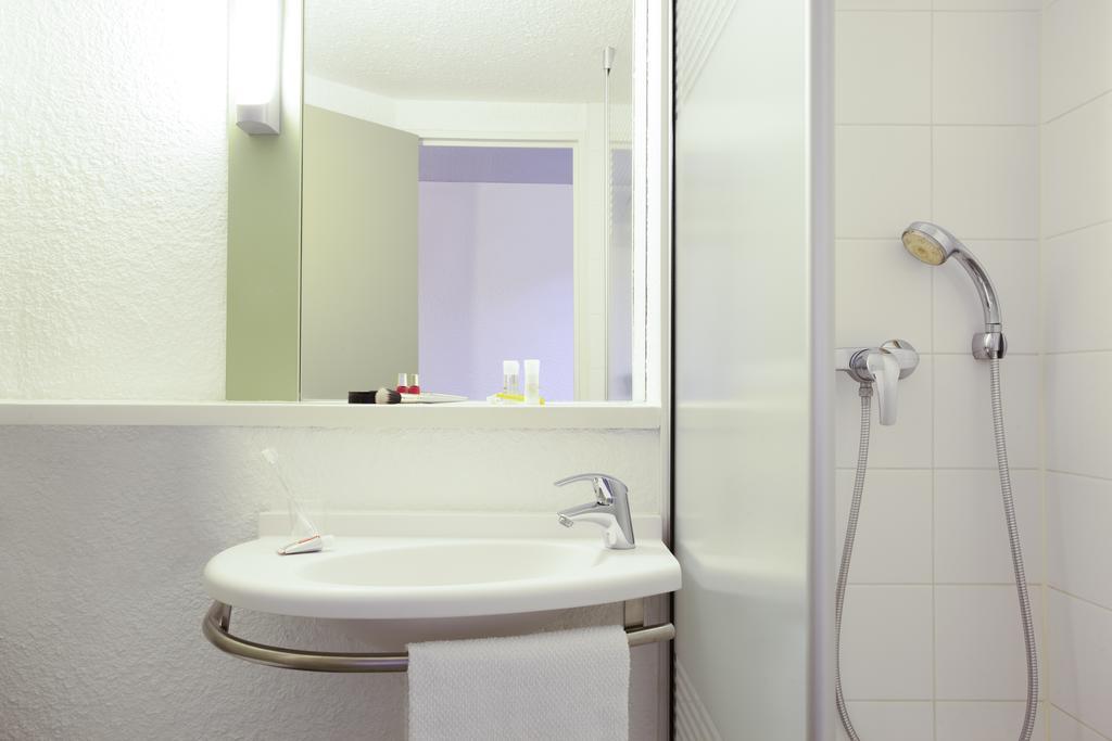 ibis budget Tarbes Zimmer foto